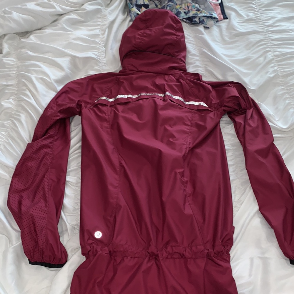 ❗️MAROON LULU ZIP UP❗️